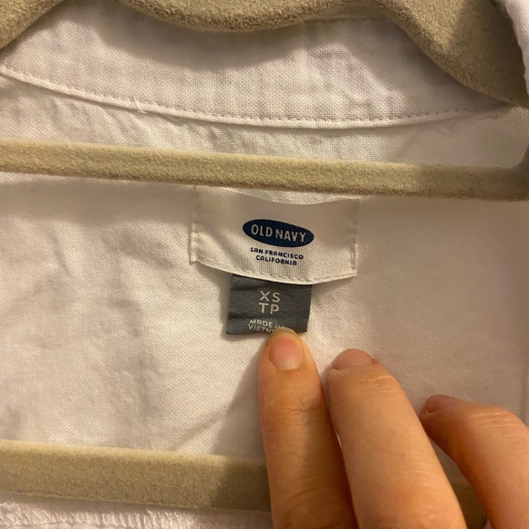 🧵 3/$25 White button down - Picture 2 of 2